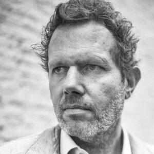 Maarten van den Berg, beeldhouwer en brons bij Artichoque Art Gallery Maastricht